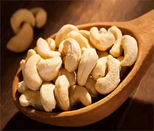 काजू के अद्भुत फायदे: सेहत, त्वचा और बालों के लिए लाभकारी
