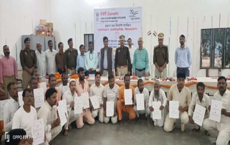 शिवपुर केन्द्रीय कारागार के 300 कैदियों ने सीखा रेशम रंगाई और बुनाई, हुए पारंगत