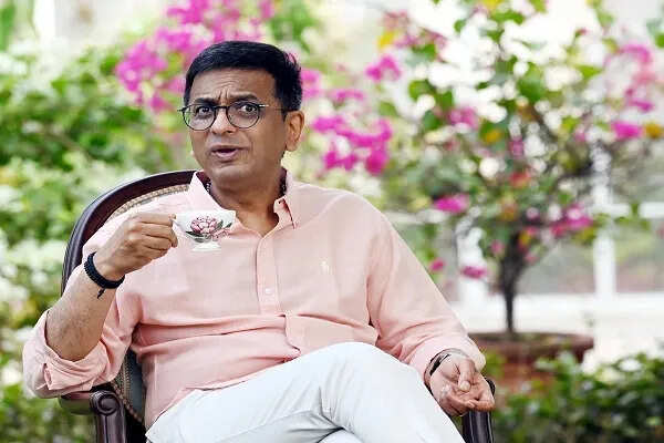 सुप्रीम कोर्ट ने पूर्व सीजेआई चंद्रचूड़ से सरकारी बंगला खाली करने का अनुरोध किया