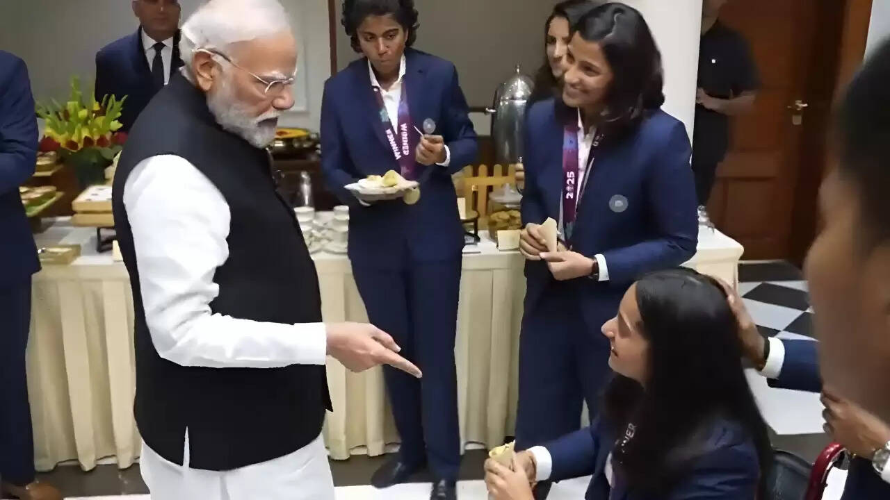 प्रधानमंत्री मोदी का दिल छू लेने वाला अंदाज, महिला क्रिकेट टीम की जीत पर किया खास स्वागत