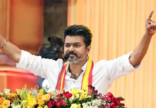 पुदुचेरी चुनाव 2026: विजय थलापति की फिल्मी एंट्री और बड़े वादे