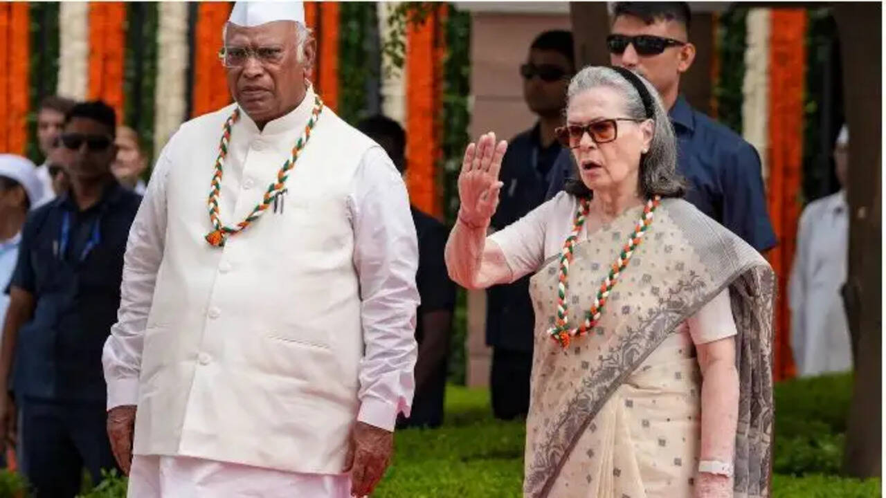 सोनिया गांधी पर वंदे मातरम विवाद: कांग्रेस और सहयोगियों का समर्थन