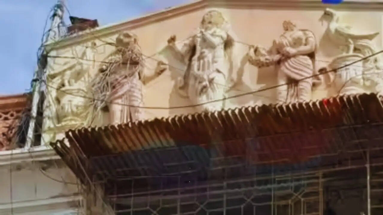 कराची में भगवान कृष्ण की मूर्तियों का तोड़फोड़: पाकिस्तान की बहुसांस्कृतिक विरासत पर हमला