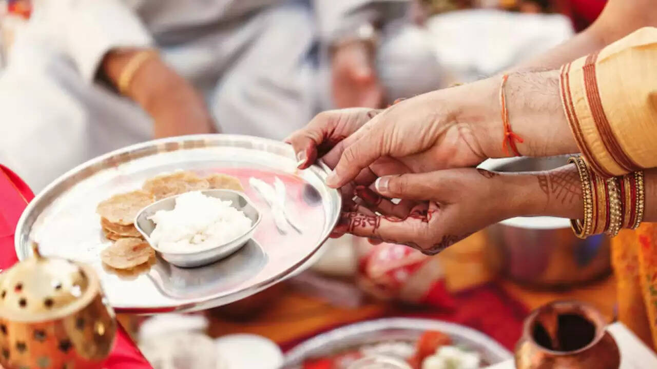 Vat Purnima 2025: जानें इस खास दिन का महत्व और तर्पण की विधि
