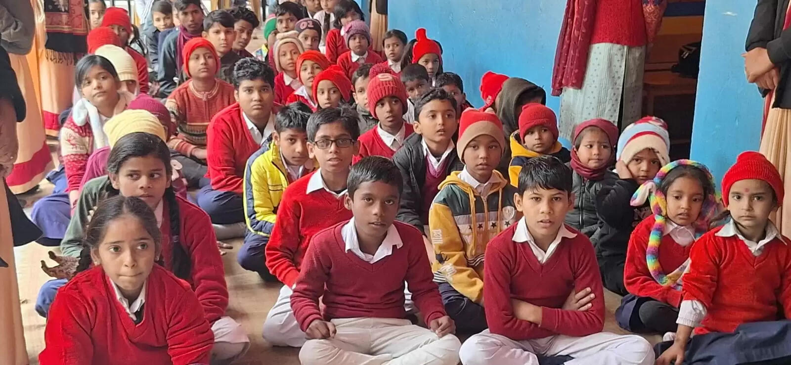 छात्राओं ने मेहंदी प्रतियोगिता में दिखाई कला का जादू