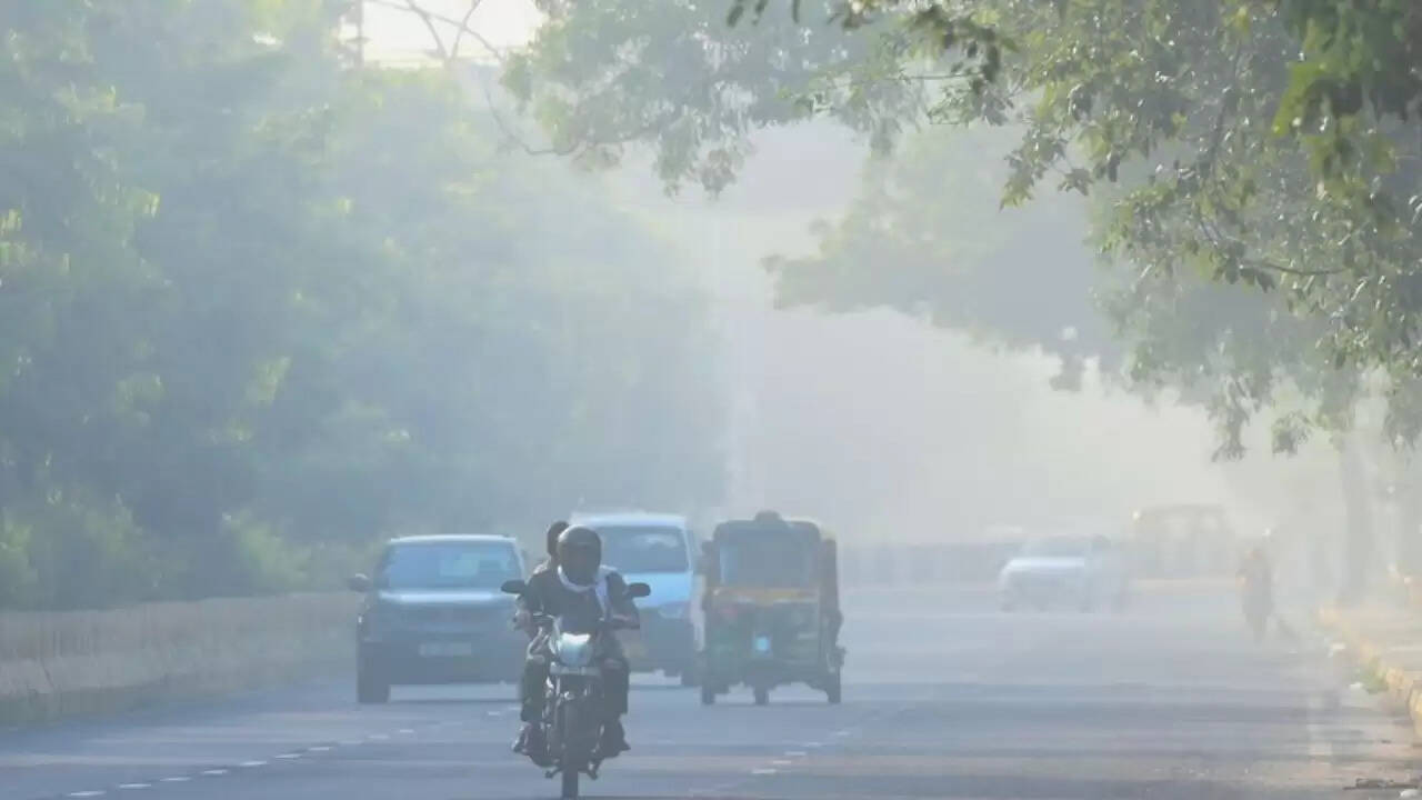 दिल्ली-एनसीआर में प्रदूषण का संकट: दिवाली से पहले बढ़ी जहरीली हवा
