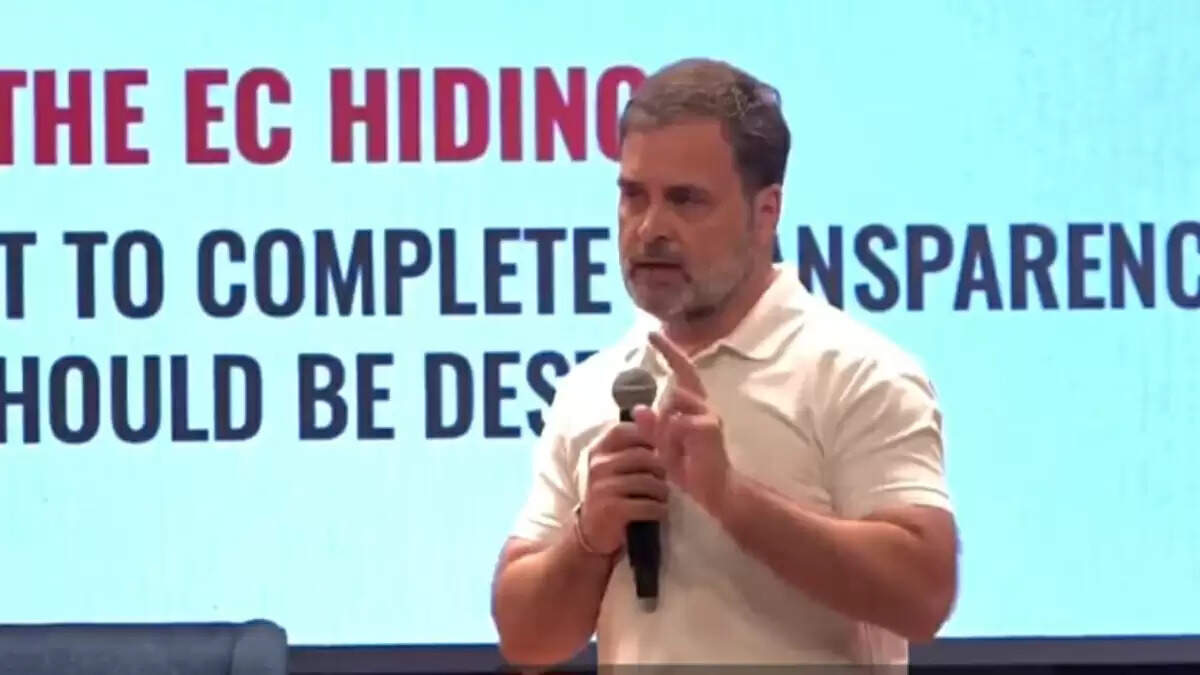 राहुल गांधी ने चुनाव आयोग पर उठाए गंभीर सवाल, वोटर लिस्ट में धांधली का आरोप