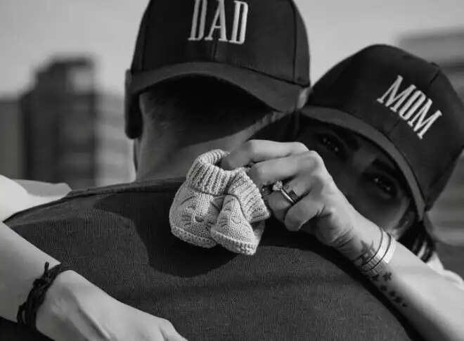 करिश्मा तन्ना ने साझा की मां बनने की खुशखबरी