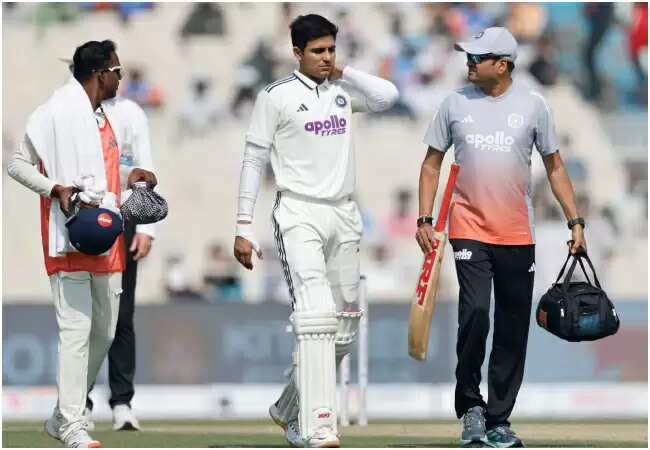 शुभमन गिल की चोट: कोलकाता टेस्ट में अचानक मैदान से बाहर