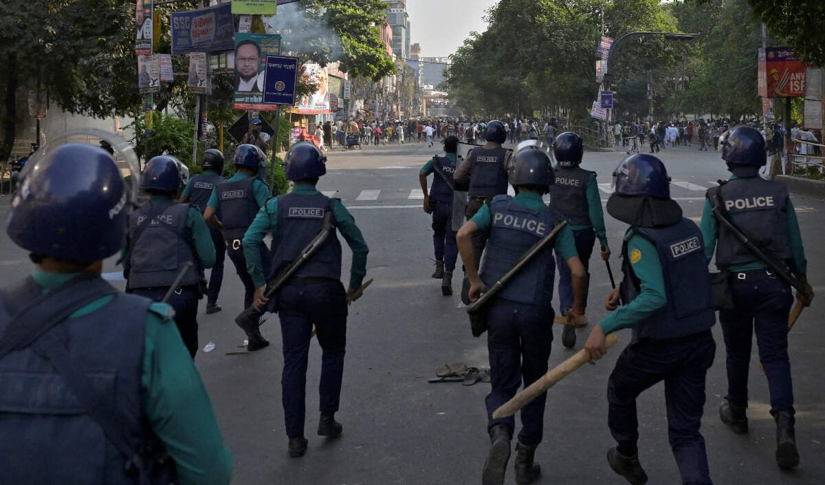 बांग्लादेश में उस्मान हादी की हत्या के बाद भड़के विरोध प्रदर्शन