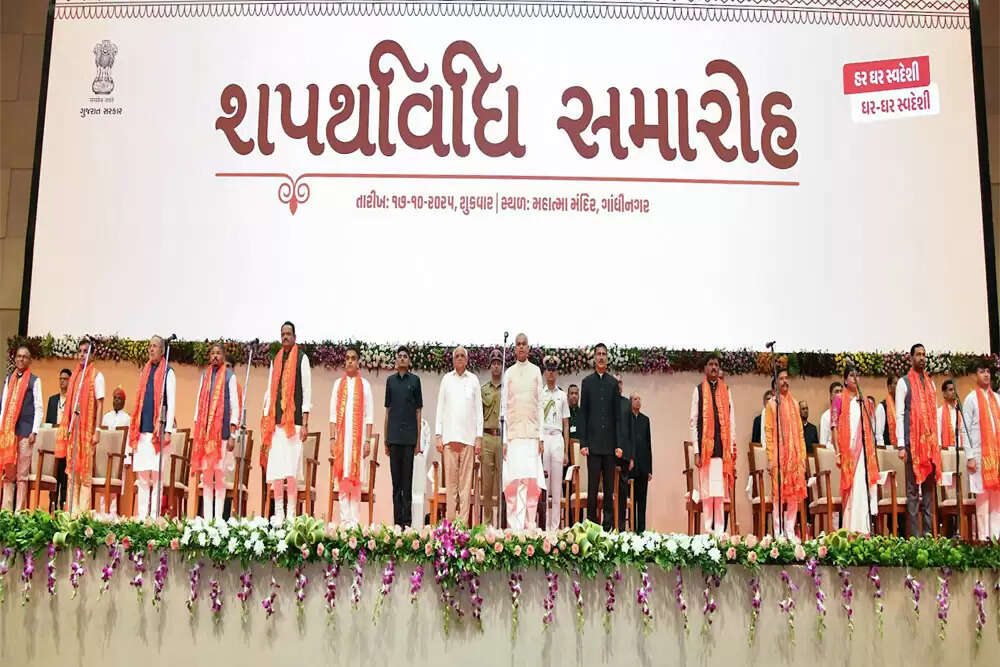गुजरात में भाजपा ने पूरी सरकार का किया पुनर्गठन, नए मंत्रियों की शपथ