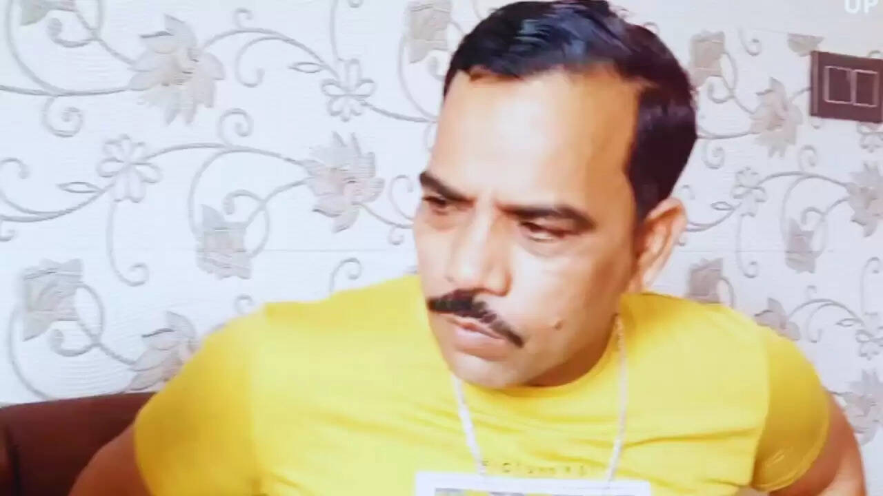 शादाब जकाती का नया वीडियो: बॉलीवुड के डायरेक्टर अनुभव सिन्हा के साथ मस्ती