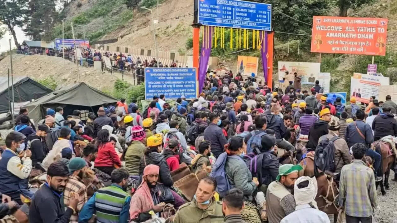 अमरनाथ यात्रा के दौरान बस दुर्घटना में श्रद्धालु घायल