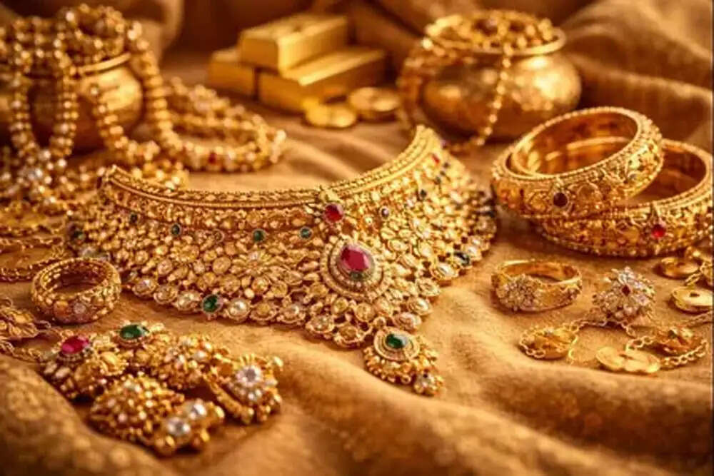 सोने-चांदी की कीमतों में गिरावट, अमेरिकी डॉलर की मजबूती का असर