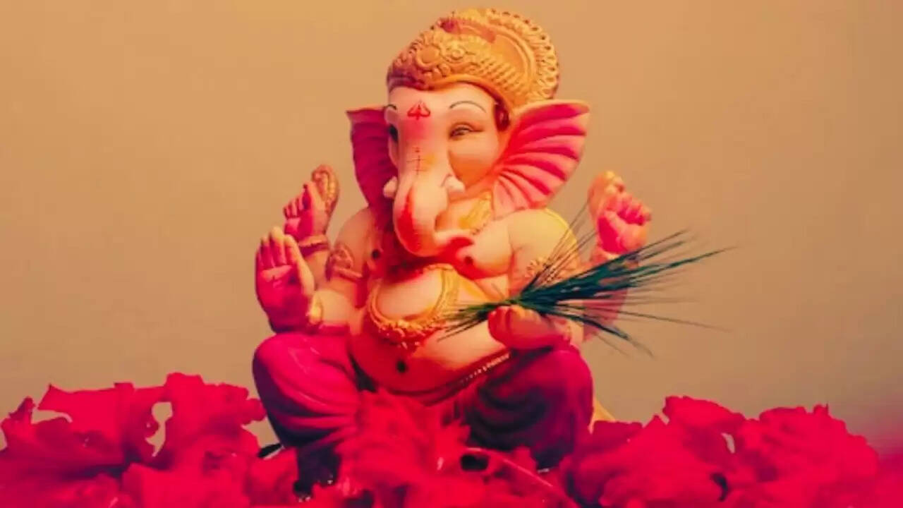 गणेश चतुर्थी पर मूर्ति की सूंड की दिशा का महत्व: जानें कौन सी है आपके लिए शुभ