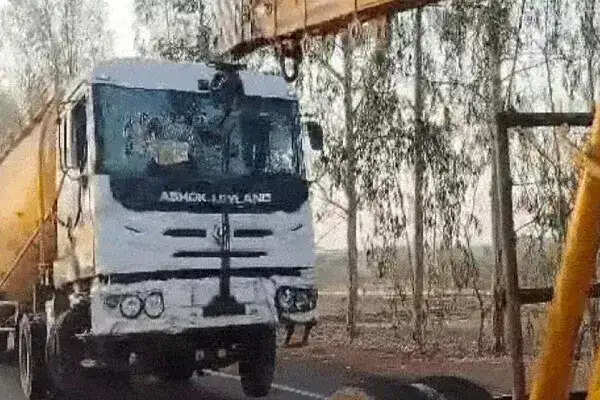 मध्य प्रदेश में सड़क हादसे में 6 लोगों की जान गई, 5 की मौके पर मौत