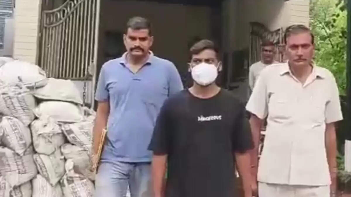 नोएडा में साइबर ठगी के मामले में फर्म मालिक की गिरफ्तारी