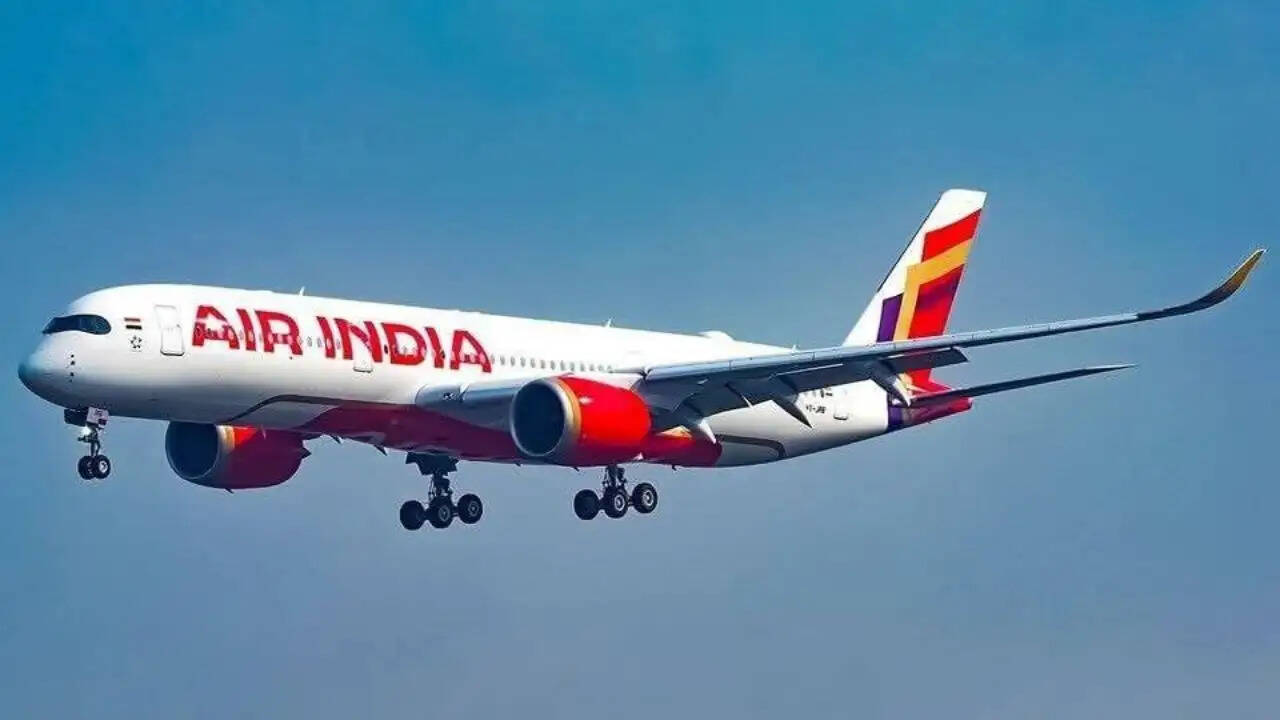 मिडिल ईस्ट संघर्ष से एयर इंडिया पर पड़ा भारी असर, 2500 उड़ानें रद्द