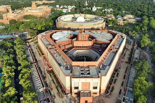 संसद भवन में सुरक्षा में सेंध: संदिग्ध व्यक्ति दीवार फांदकर घुसा