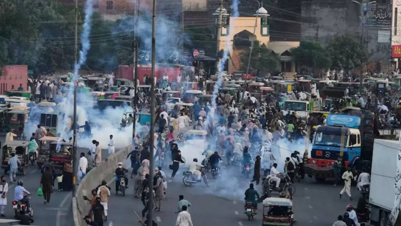 लाहौर में TLP के प्रदर्शन के दौरान हिंसा: जानें क्या हुआ?
