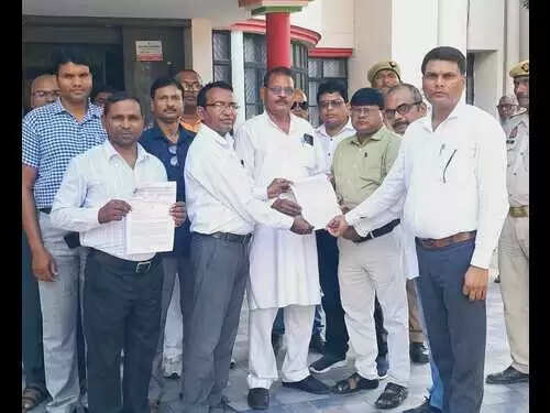 शिक्षकों ने टीईटी की अनिवार्यता समाप्त करने की मांग की