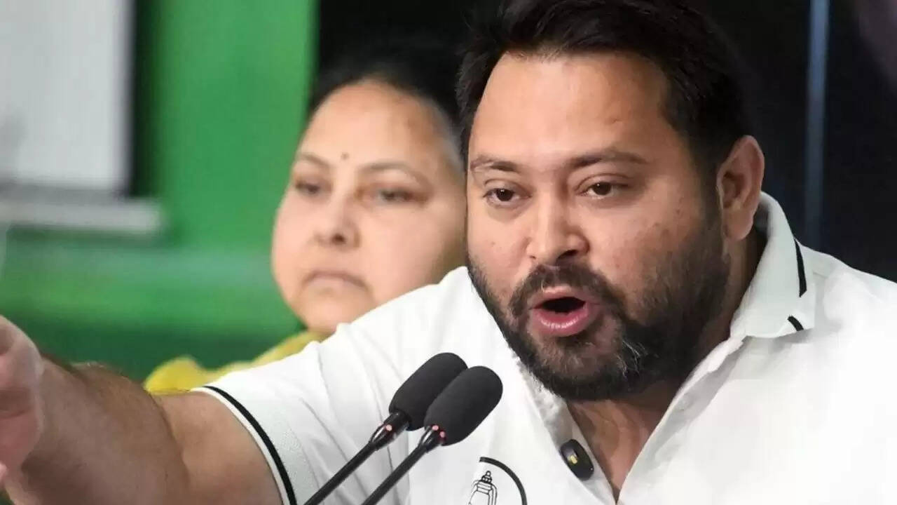 बिहार विधानसभा चुनाव में आरजेडी की समीक्षा बैठक: तेजस्वी यादव फिर बने नेता प्रतिपक्ष