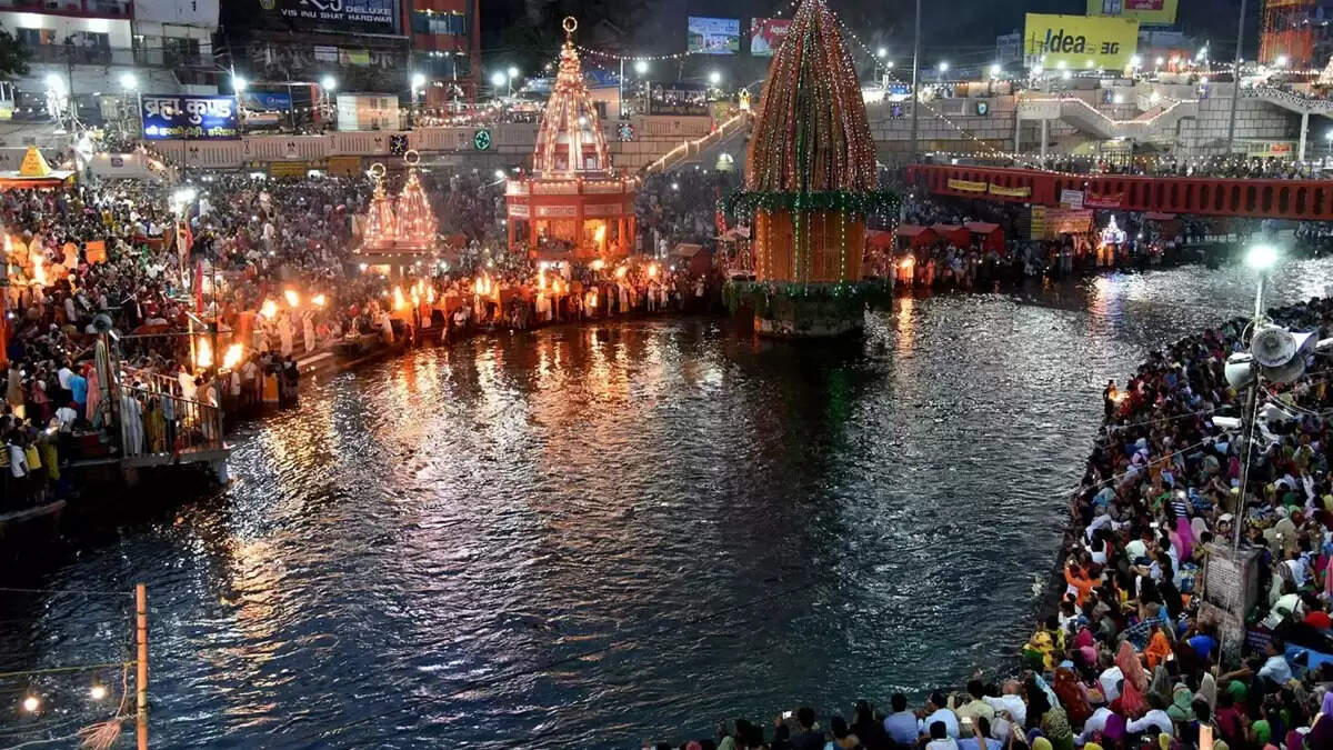 गंगा दशहरा 2025: तुलसी के अद्भुत उपाय जो लाएंगे धन और खुशहाली