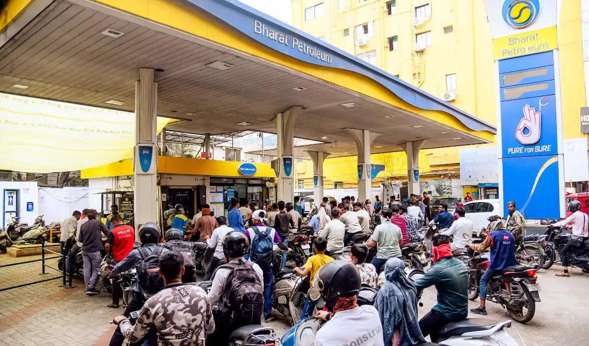 कच्चे तेल की कीमतों में वृद्धि: भारतीय रिफाइनरियों को भारी घाटा