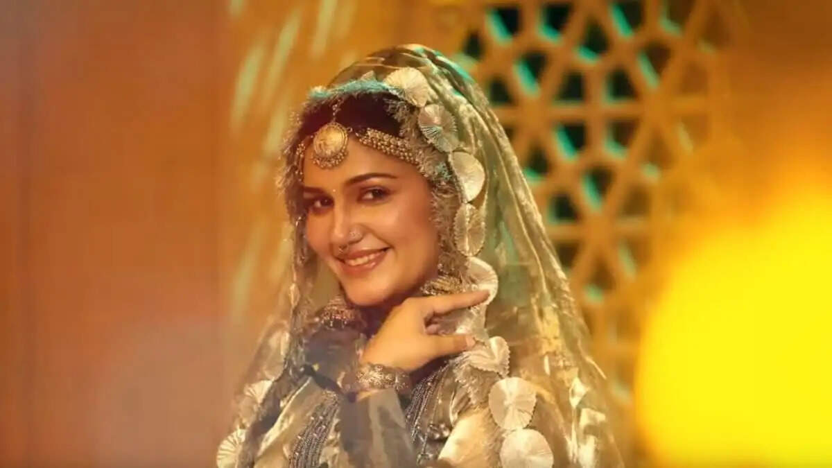 सपना चौधरी की संघर्ष की कहानी: 3100 रुपये में डांस से लेकर लग्जरी लाइफ तक