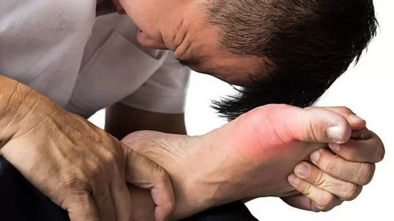 यूरिक एसिड को नियंत्रित करने के लिए करेले के फायदेमंद उपाय
