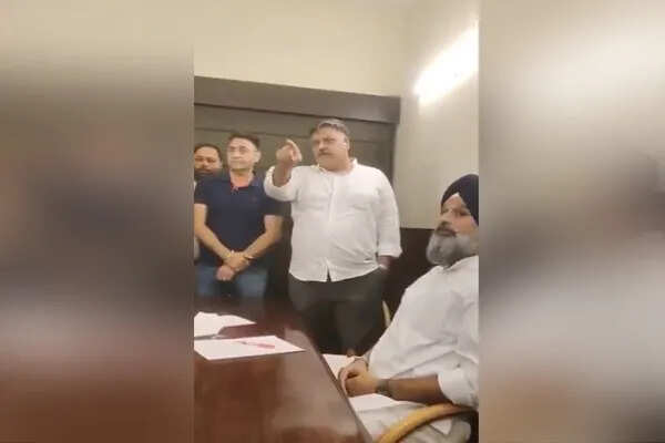 पंजाब में बिक्रम सिंह मजीठिया की विजिलेंस द्वारा गिरफ्तारी