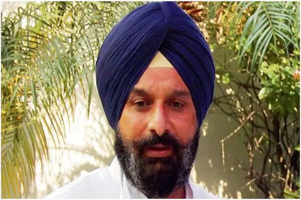 पंजाब की राजनीति में हलचल: बिक्रम मजीठिया पर विजिलेंस का एक्शन