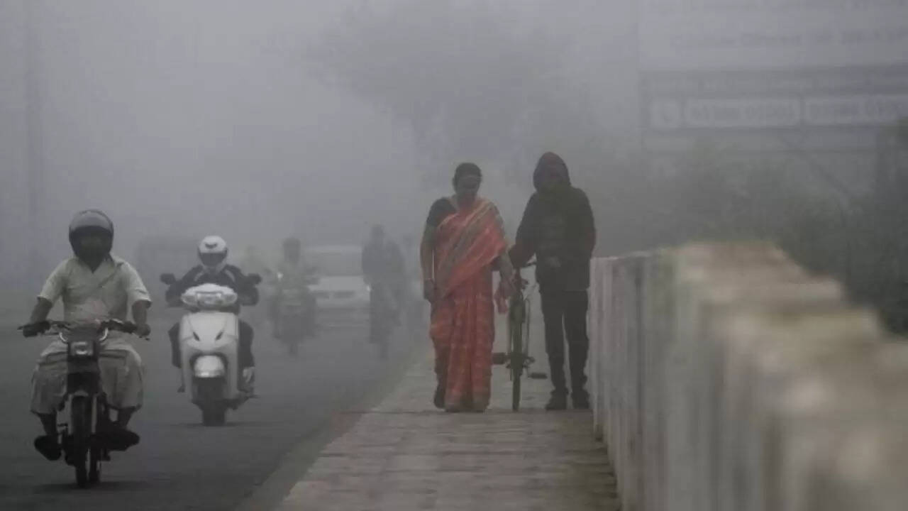 मौसम अपडेट: देशभर में ठंड का आगाज़, प्रदूषण की समस्या बढ़ी