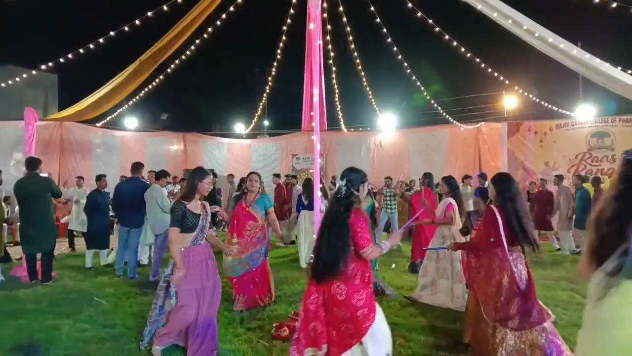 राजीव गांधी कॉलेज में नवरात्रि उत्सव का भव्य आयोजन