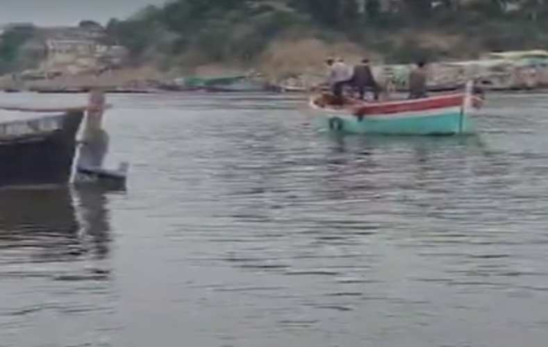 गुजरात : नर्मदा नदी में लापता 7 लोगों में से एक का शव मिला