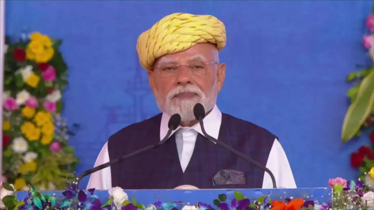 प्रधानमंत्री मोदी का गुजरात दौरा: 34,200 करोड़ रुपये की विकास परियोजनाओं का उद्घाटन