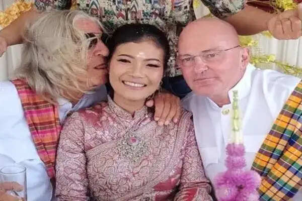 थाईलैंड में अनोखी शादी: एक महिला ने दो दूल्हों से की शादी