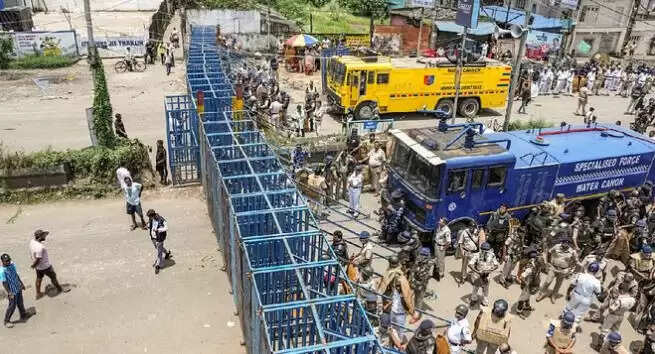 कोलकाता में महिला डॉक्टर की हत्या के एक साल पर प्रदर्शन, पुलिस से भिड़ंत
