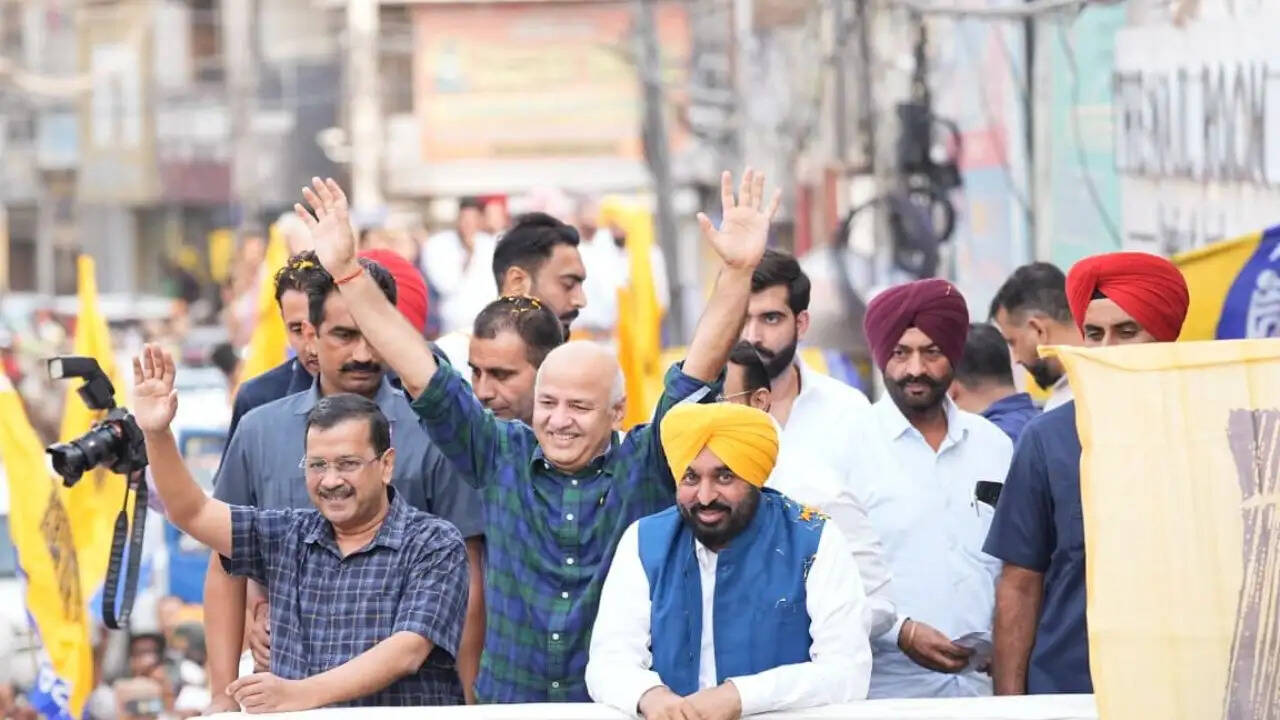 बठिंडा में अरविंद केजरीवाल का मेगा रोड शो: पंजाब की जनता का धन्यवाद और 2027 के चुनावों की तैयारी