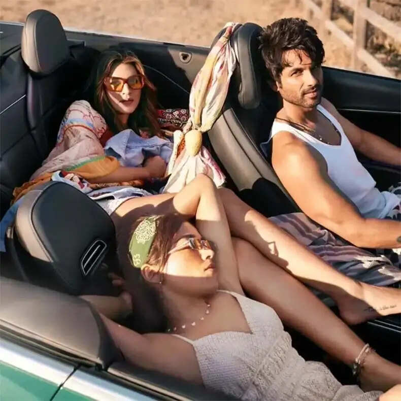 कृति सेनन का नया लुक: कॉकटेल 2 में बिंदास अवतार