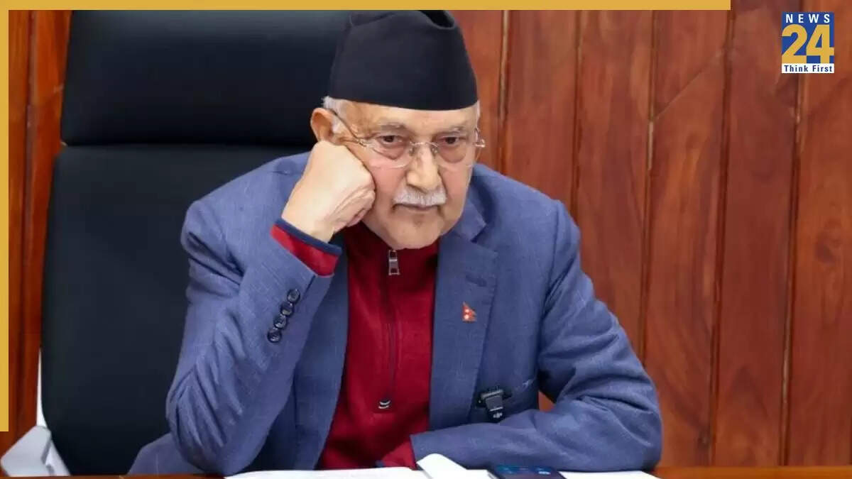 नेपाल में जन-जीविका के लिए प्रदर्शन, पूर्व पीएम पर FIR दर्ज