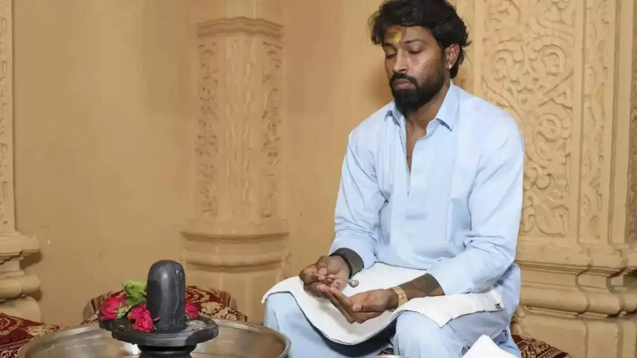 हार्दिक पांड्या का परिवार सावन में महादेव की भक्ति में लीन
