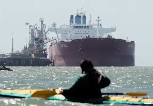 भारत को मिली राहत: मिडिल ईस्ट तनाव के बीच एलपीजी जहाज सुरक्षित पहुंचा