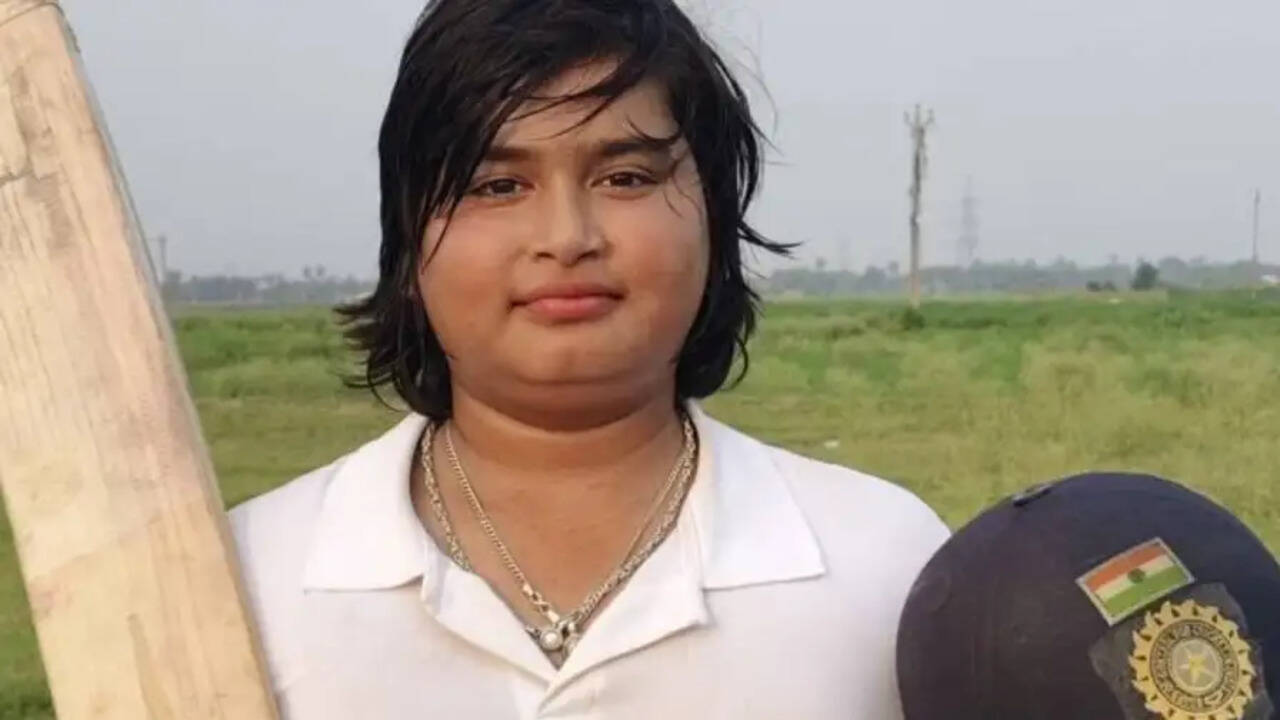 15 वर्षीय वैभव सूर्यवंशी का अंतरराष्ट्रीय क्रिकेट में डेब्यू, छोटे भाई आशीर्वाद का धमाल