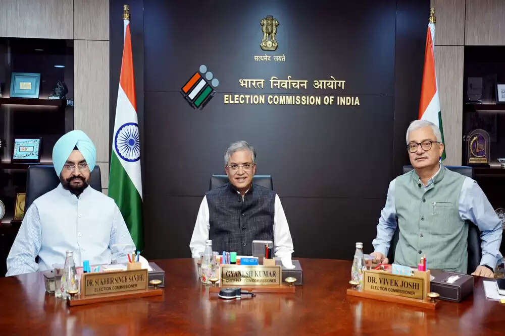 चुनाव आयोग की राजनीतिक दलों के साथ बैठकें: चुनावी प्रक्रिया में सुधार की दिशा में कदम