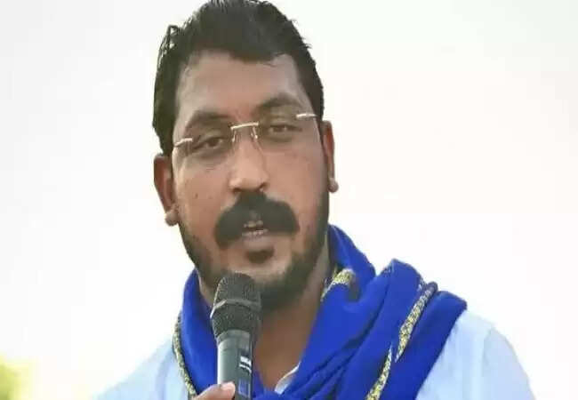यूपी में दलितों पर अत्याचार: चंद्रशेखर आजाद ने सरकार को घेरा