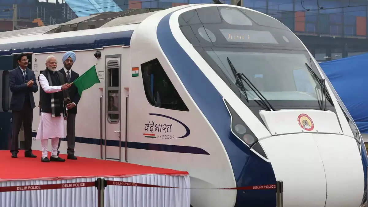 कटरा से श्रीनगर: वंदे भारत एक्सप्रेस की नई सेवा, जानें किराया और समय
