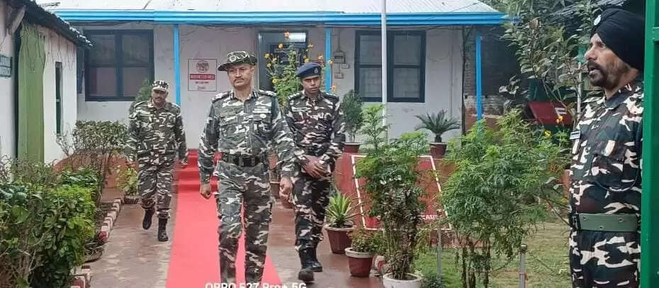 सोनौली सीमा पर सुरक्षा व्यवस्था की समीक्षा: DIG मुन्ना सिंह का निरीक्षण