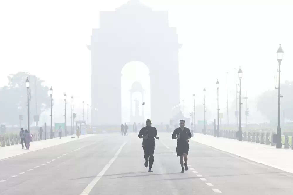 दिल्ली-एनसीआर में सर्दी और प्रदूषण की स्थिति गंभीर