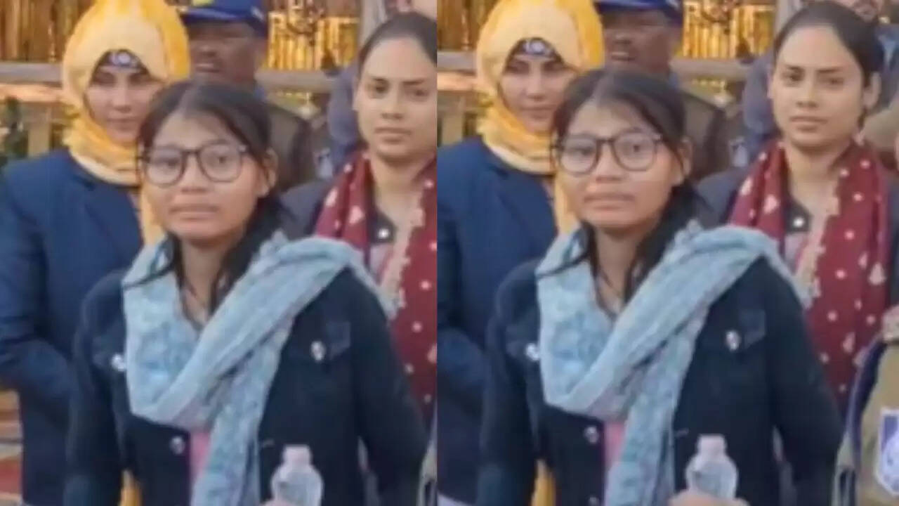 सीधी में गरीब आदिवासी लड़की की मुख्यमंत्री से मिलने की कोशिश ने दिल छू लिया